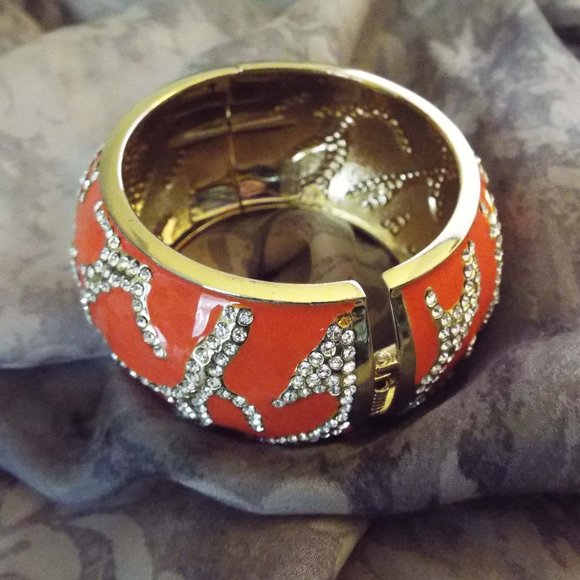 NEW ORANGE ENAMEL RHINESTONE "BRANCHES OF CORAL" RUNWAY CLAMPER BRACELET 32 - Picture 2 of 4